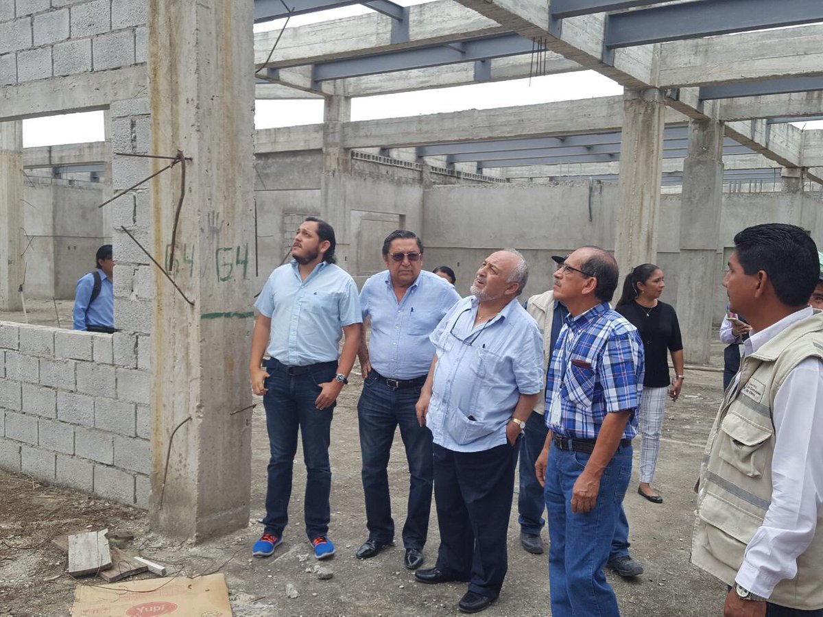 MongoSanchezR's tweet photo. Grandes noticias para #ElOro, Ing. Patricio Jaramillo representante de @SECOB_Ec anuncia reanudación de trabajos en subcentros de salud. https://t.co/fKNRds32x5