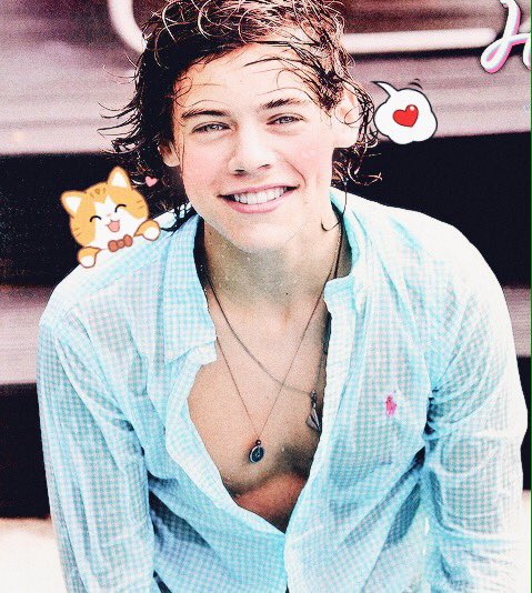 so, I put some cute stickers and filters in this pic, now it looks a little bit more lovely and soft 😊💫