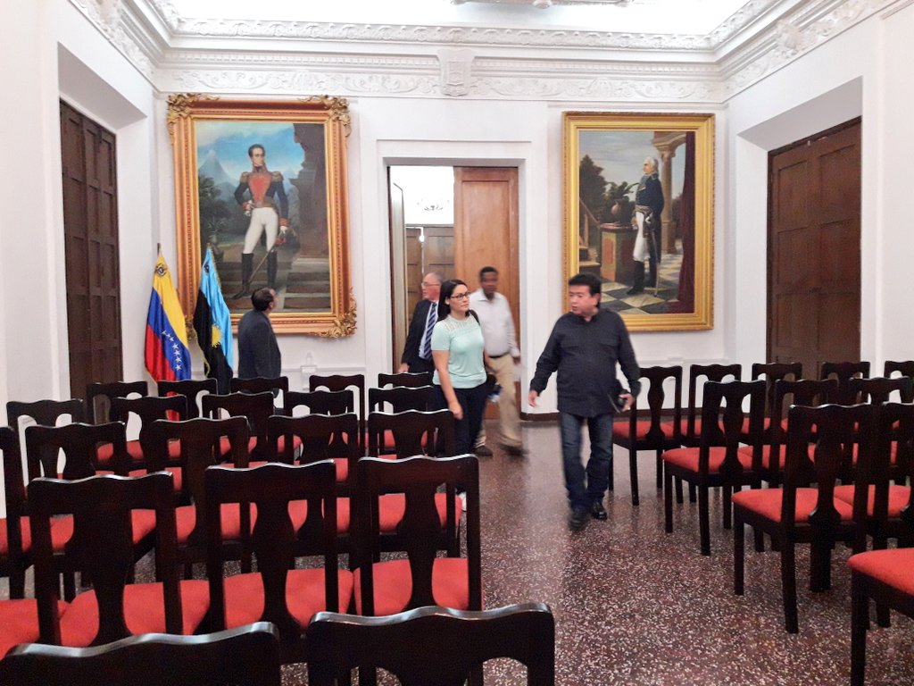 giovanny_va's tweet photo. Hicimos un recorrido por los distintos espacios del Palacio de los Cóndores, que fueron rehabilitados en la gestión de @PanchoArias2012. https://t.co/uti25glhDB