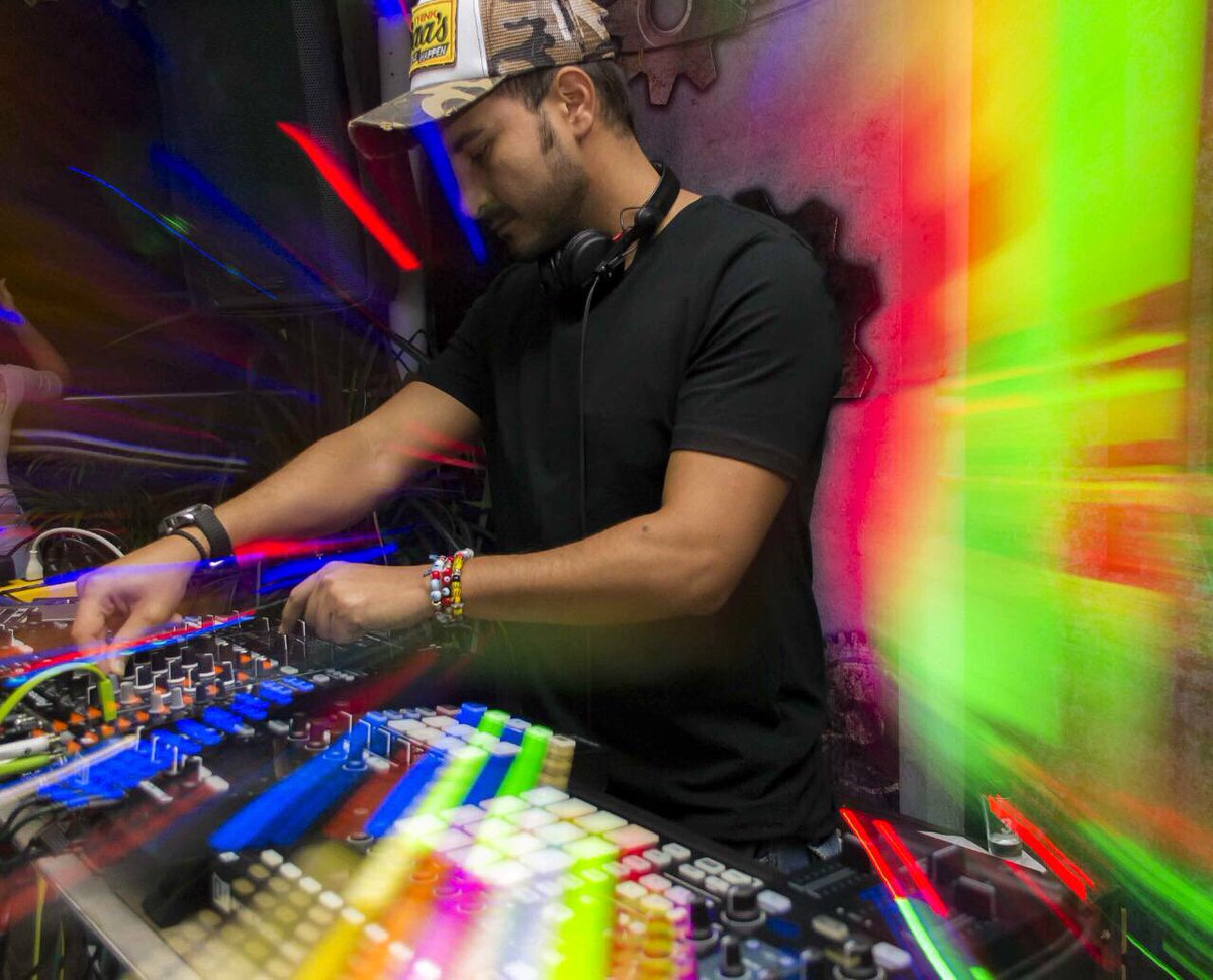 Cali2night's tweet photo. Este jueves 19/OCT  MIGUEL PRETTEL desde las (6:pm) en @LEVELSROOFTOP Hotel Haus
vamos hasta las (4:am) Carrera 1 oeste # 4-27 Av del río https://t.co/poeg4tqVVp