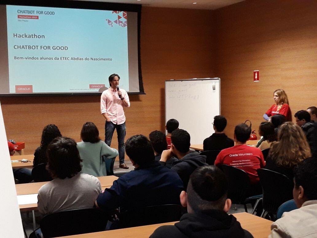 JAAmericas's tweet image. Opening remarks from Rodrigo Galvão, President of Oracle Brazil, during the first #ChatbotForGood hackathon. 🇧🇷 @jabrasil @Oracle
