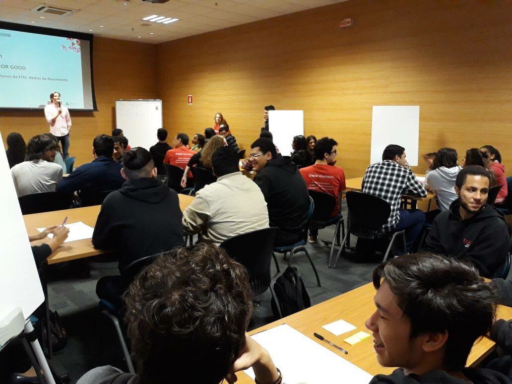 JAAmericas's tweet image. Opening remarks from Rodrigo Galvão, President of Oracle Brazil, during the first #ChatbotForGood hackathon. 🇧🇷 @jabrasil @Oracle