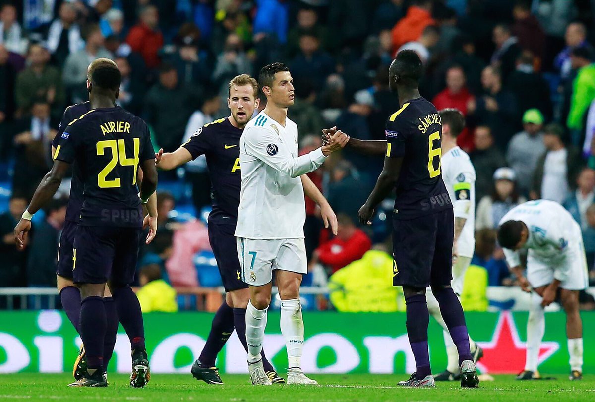 Davinson Sanchez shakes hands with Ronaldo