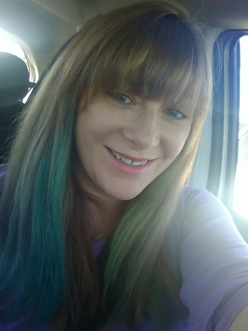 In the car waiting for my sister.. humm https://t.co/ty4eJMriPm<a href="/tag/mvsales"class="tags"><span>#mvsales</span></a>