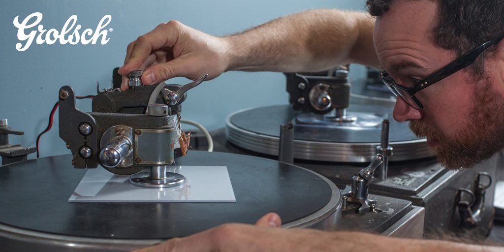 ¿De qué material te gustaría un disco? Escuchémoslo junto a una #Grolsch bien helada! grol.sc/2yaprsj #UnconventionalByTradition