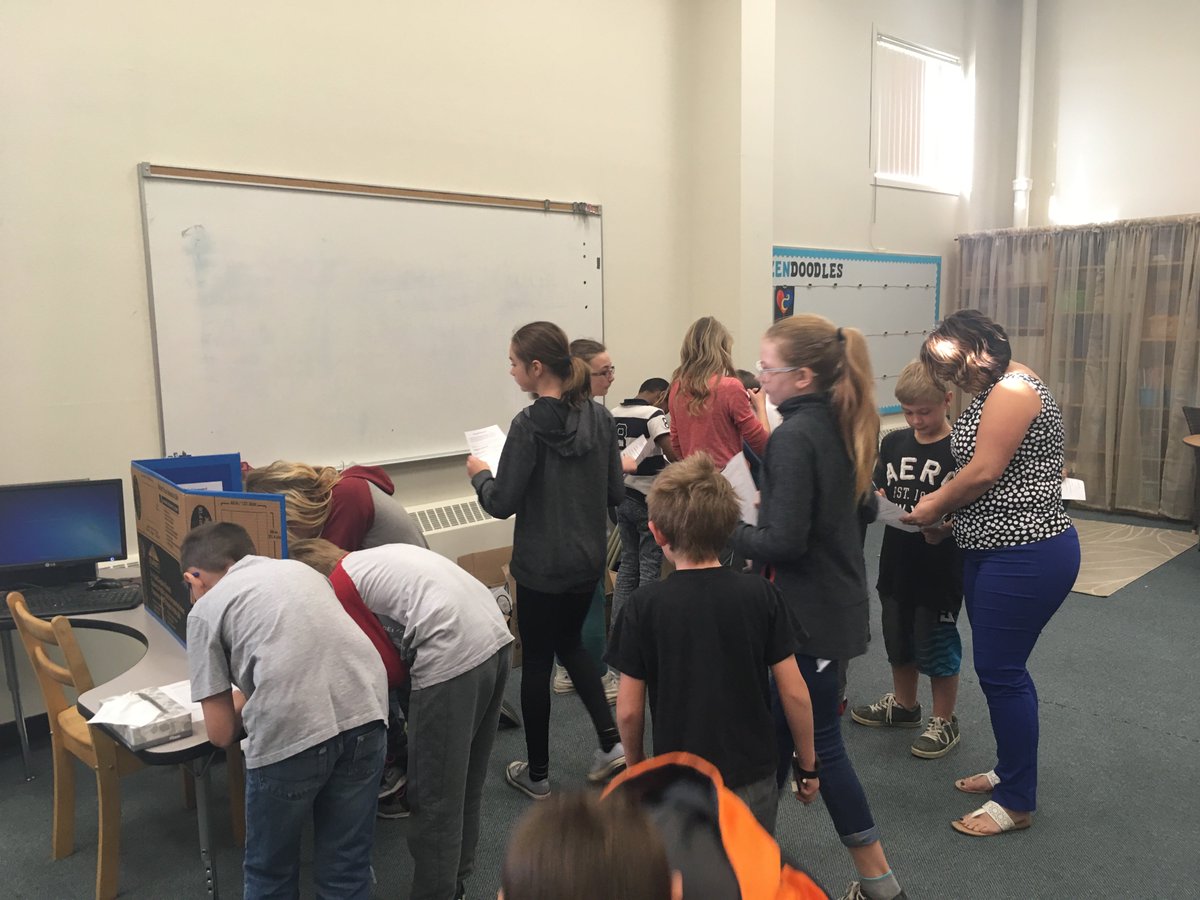 ElmStreet76's tweet photo. Grade 4-6 had a job fair today to apply for jobs that are open within the school. #sd76 https://t.co/0o4gWQzPIw