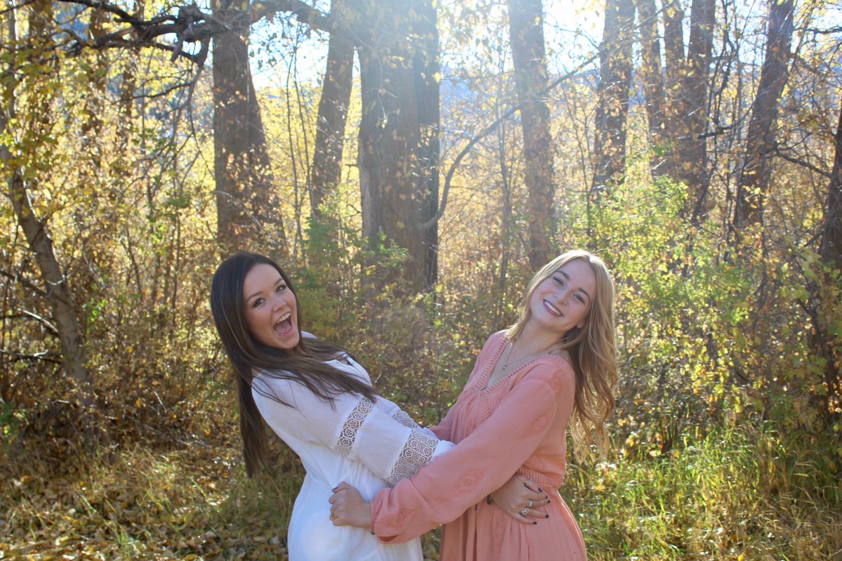 cassbatess's tweet photo. Fun Fact: the leaves here don't just turn brown and fall off, Fall exists and it's beautiful also my roommates are freaking adorable https://t.co/TzWJNC9gGt