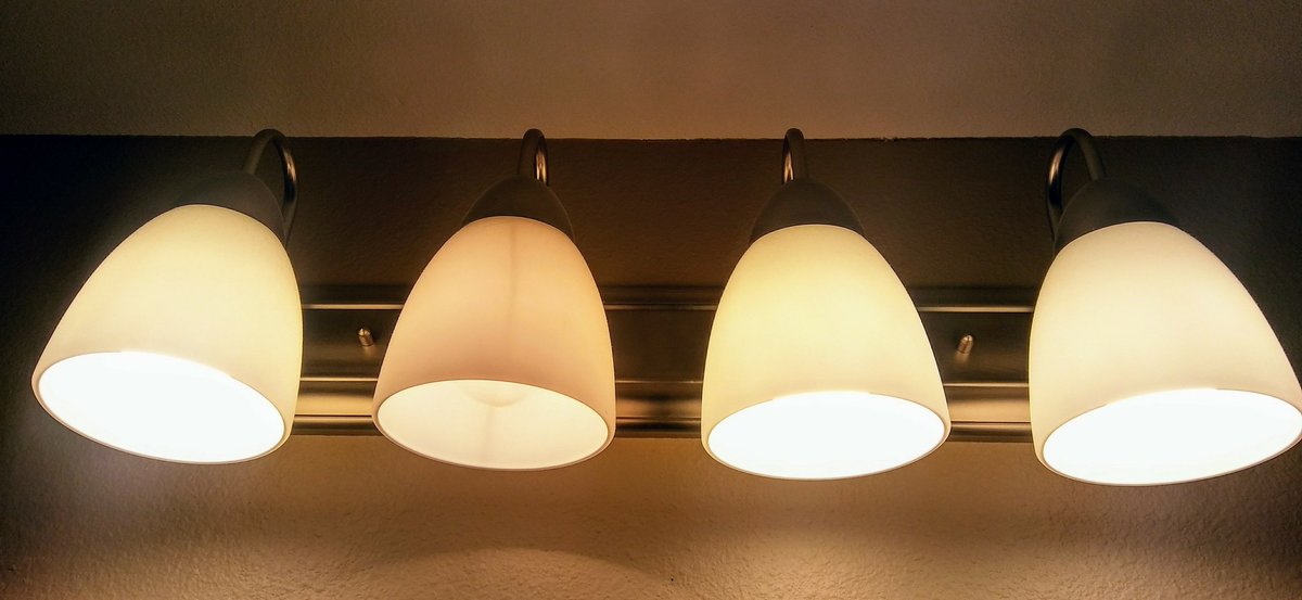 LoveandAnger's tweet image. THERE.. ARE.. FOUR.. LIGHTS! 
#FourLights #EnergyEfficientLED