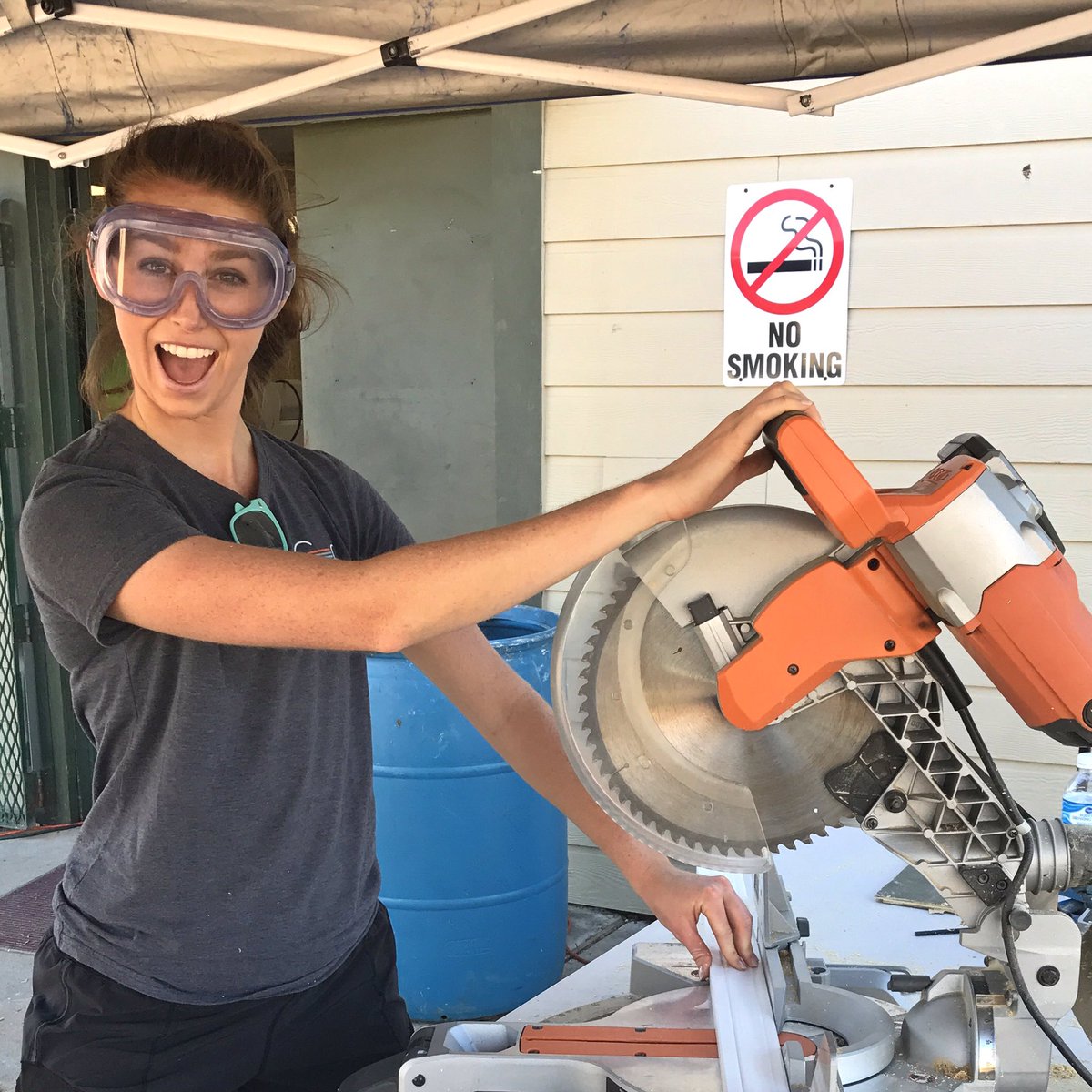 MeggyTravers's tweet photo. Great time helping repair a local youth sports facility damaged by #HurricaneHarvey with @IFMA today // power tools! #WWPHou17 @comfyapp https://t.co/juLXJgrOG3