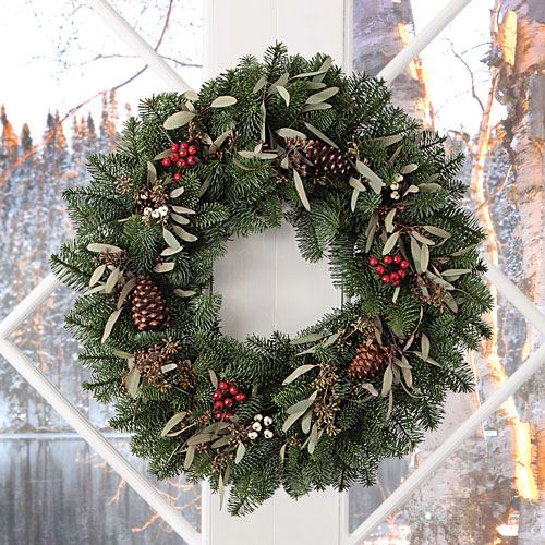 JacksonPerkins's tweet photo. Adorn your door with fresh &amp; fragrant evergreens this holiday season! #christmasiscoming #santaiscoming #JPHoliday https://t.co/Py46csQEqb https://t.co/D3FRVO9lcJ