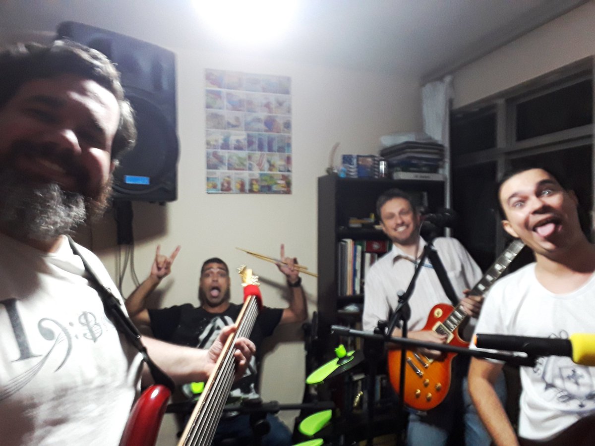 igortitillo's tweet photo. Vamos de ensaio com o #sentidoinverso! #christianrock #ig_studio #ig_bass #lumberbeard #bassguitar #bassist #bassplayer #condorbass #6stringsbass #dmtpedais
#bosspedals #fenderpedals #mxrpedals #digitechpedals #waldmanpedals #cabecorreias #pdrcustombrazil
#Siga_o_Sentido! https://t.co/qul4GZxOsL