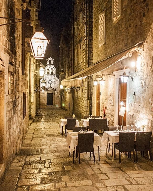 VacancesPref's tweet photo. Away from the main drag, look for the side streets for delicious budget eateries in old town #Dubrovnik 🌞
-
#bunic… https://t.co/xVAdAZhjW3 https://t.co/zH1J5BpTMV