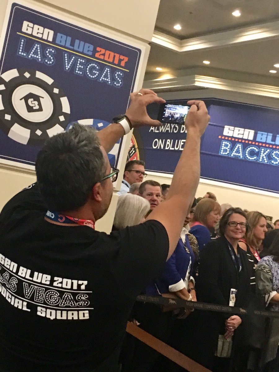 RoniBoyles's tweet image. #GenBlue Social Squad having fun #worknotwork