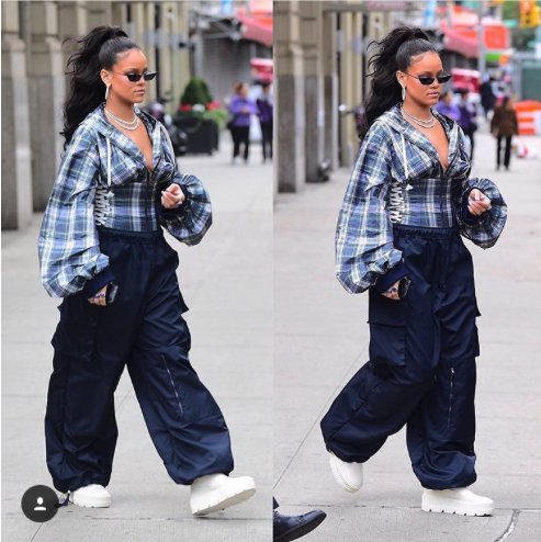 megatinycorp's tweet photo. #Rihanna is looking good with her #MegaTiny Case! Get yours at https://t.co/UnTL8jMcNF - Right now at 50% off! https://t.co/sddpdsQIVj