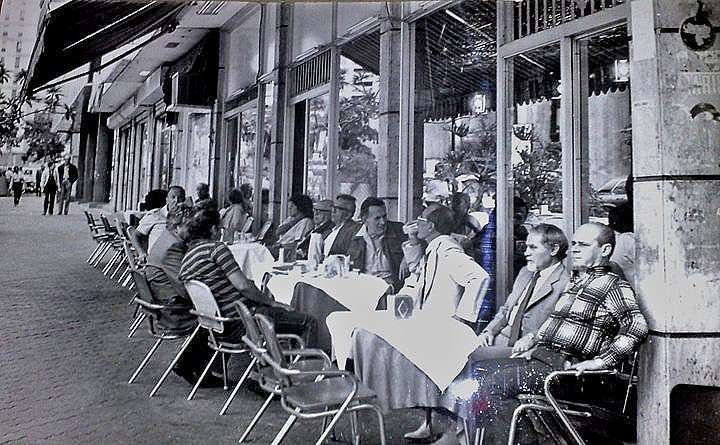 tachirense89's tweet photo. Gran café, Caracas, Venezuela. Años 70. https://t.co/boM5hRbQ4q