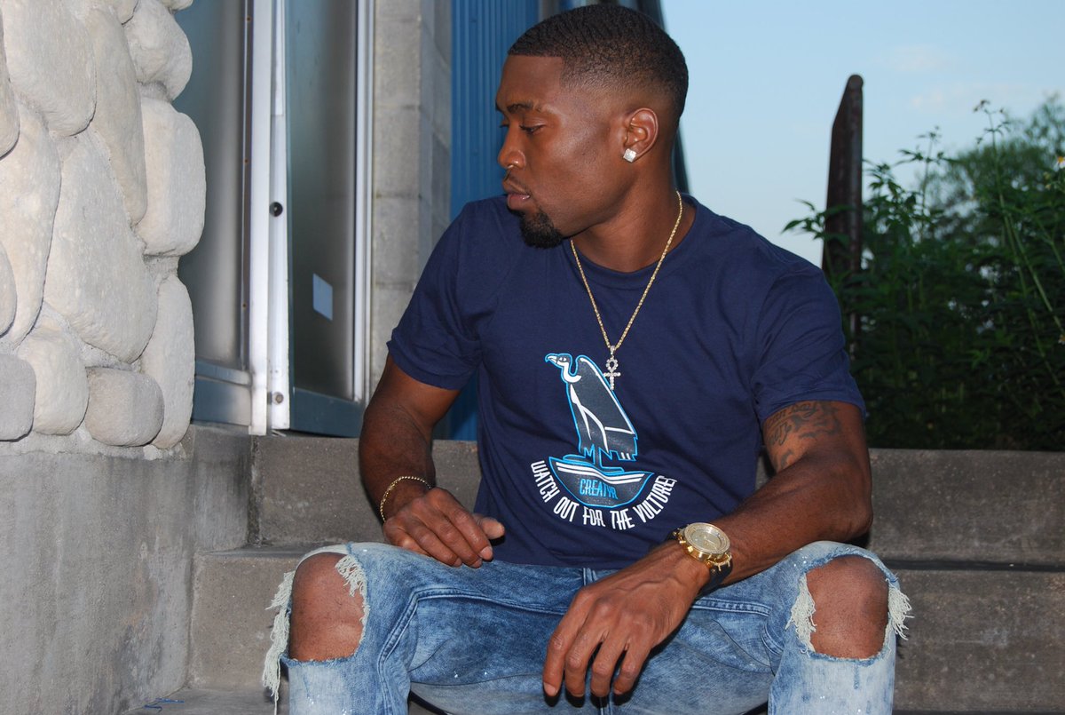 creatyrclothing's tweet photo. Always on the look out. @pocketsonhuff #creatyr #streetwear https://t.co/LwXa1yZ0I2