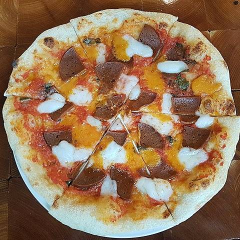 diepieyeg's tweet photo. Our lastest feature!The classic Pepperoni Pizza. Topped with mozzerella, smoked cheddar  and housemade pepperoni!(pepperoni contains gluten) https://t.co/bTsQ15j7zj