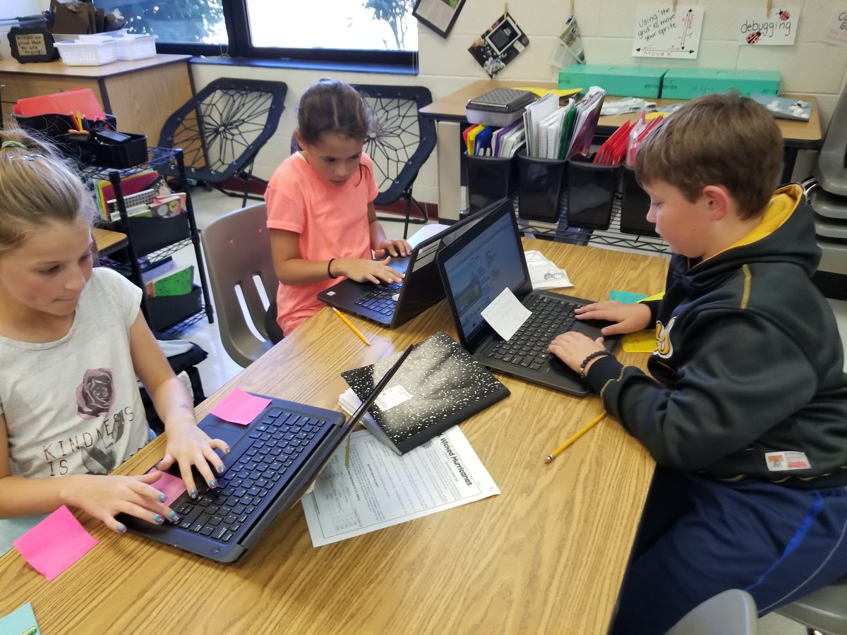jewellclass's tweet photo. Beta Testing Projectile Games #epicbuild #gallerywalk #scratch #loudouncodes #coding #computerscience @LCPS_CttF @LCPS_CttF @MrsMackey4 https://t.co/f6QAerE3Ob