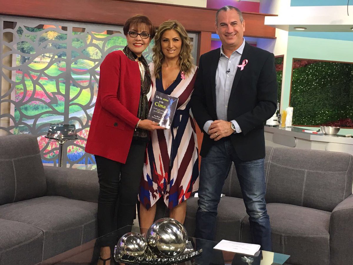 AquaEdiciones's tweet image. ¡Entrevistando a nuestros #autores en grandes medios siempre!