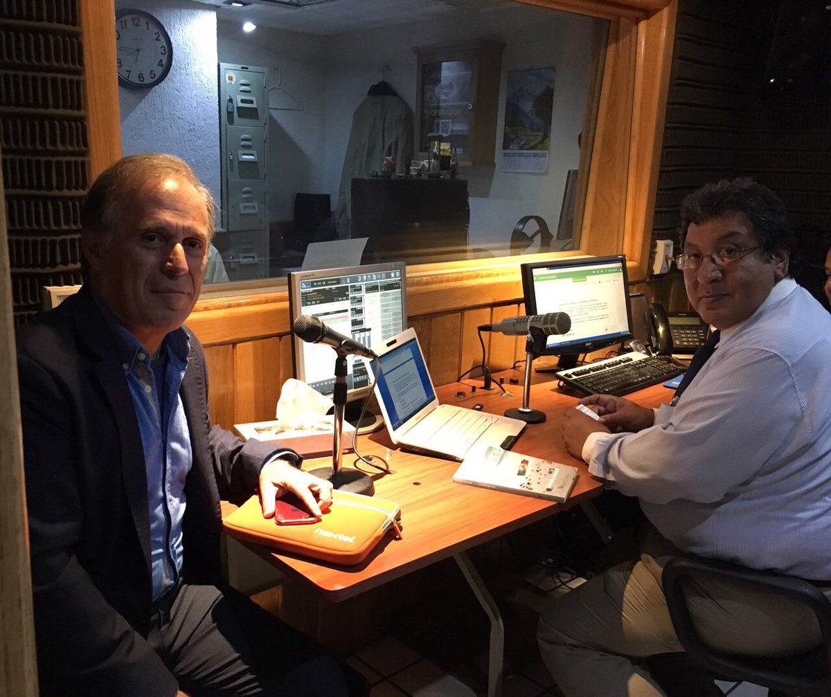 AquaEdiciones's tweet image. ¡Entrevistando a nuestros #autores en grandes medios siempre!