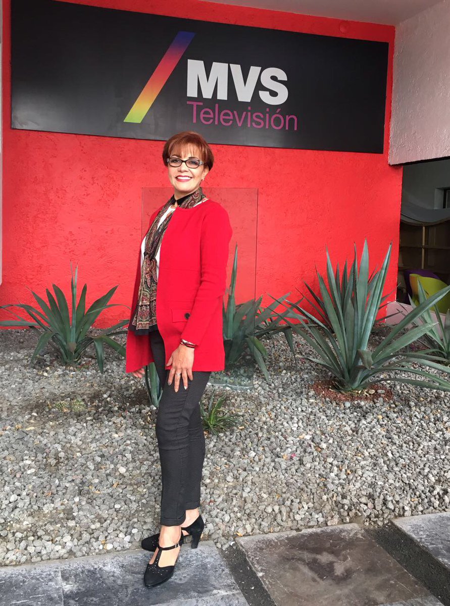 AquaEdiciones's tweet image. ¡Entrevistando a nuestros #autores en grandes medios siempre!