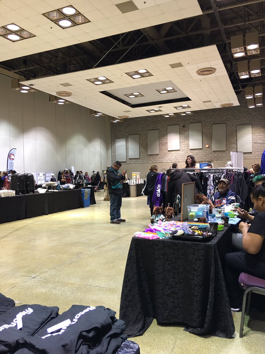 281Leigh's tweet photo. Shopping @IndHealthCon 😊 great items available for sale !! #indigenous #health https://t.co/0xyFWlGq0w