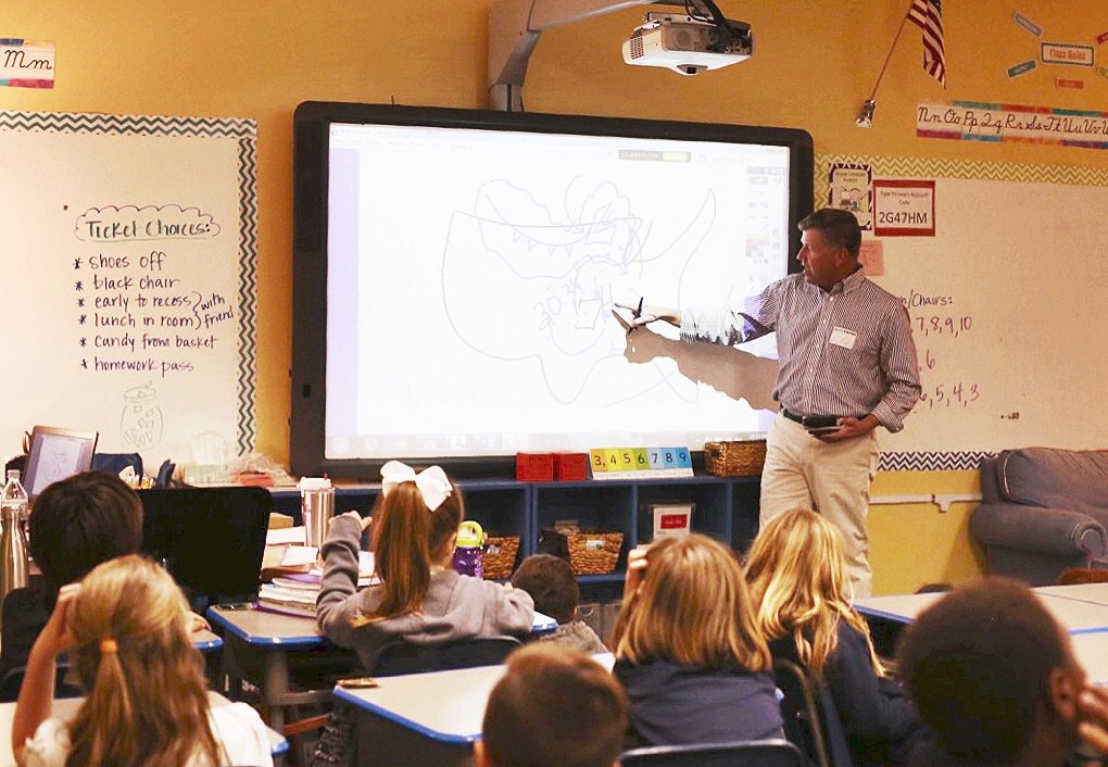 annchami's tweet photo. Mr. Brandt knows weather "front" and back. #LRCAdad #LRCAelementary https://t.co/PN5o2ehRDR