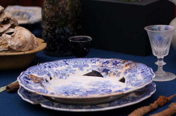 PointeaCalliere's tweet photo. Plus de 300 000 objets trouvés sur le site de l’ancien Parlement du Canada-Uni https://t.co/IqcmPFWdUZ #pointeacalliere @metromontreal https://t.co/yl22xpZKGF