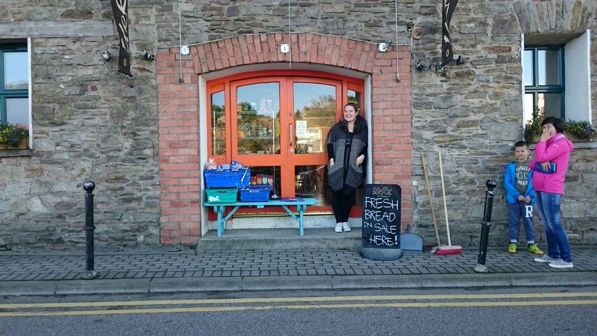urrubandon's tweet photo. Proud of girls enterprising skills selling fresh bread today after #Ophelia left us with no electricity while I'm at #GFTC17 #feelingexposed https://t.co/CYPp1h7HbB