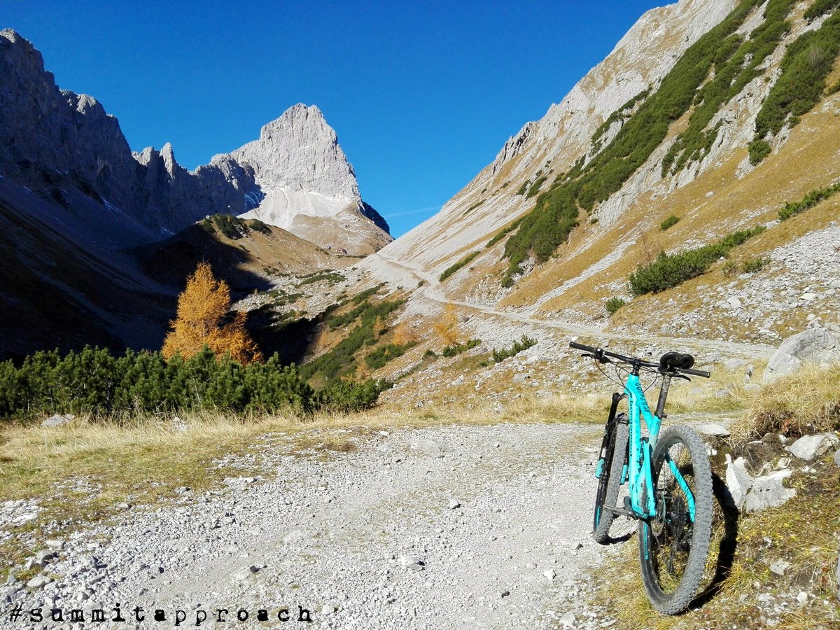 summitapproach's tweet photo. Mit dem Rad durch's Stallental auf die Lamsenjochhütte. Anstrengend aber mehr als lohnenswert. 😰🚲🏔 #mountainbike #karwendel #tirol https://t.co/vyLCsxnr0m