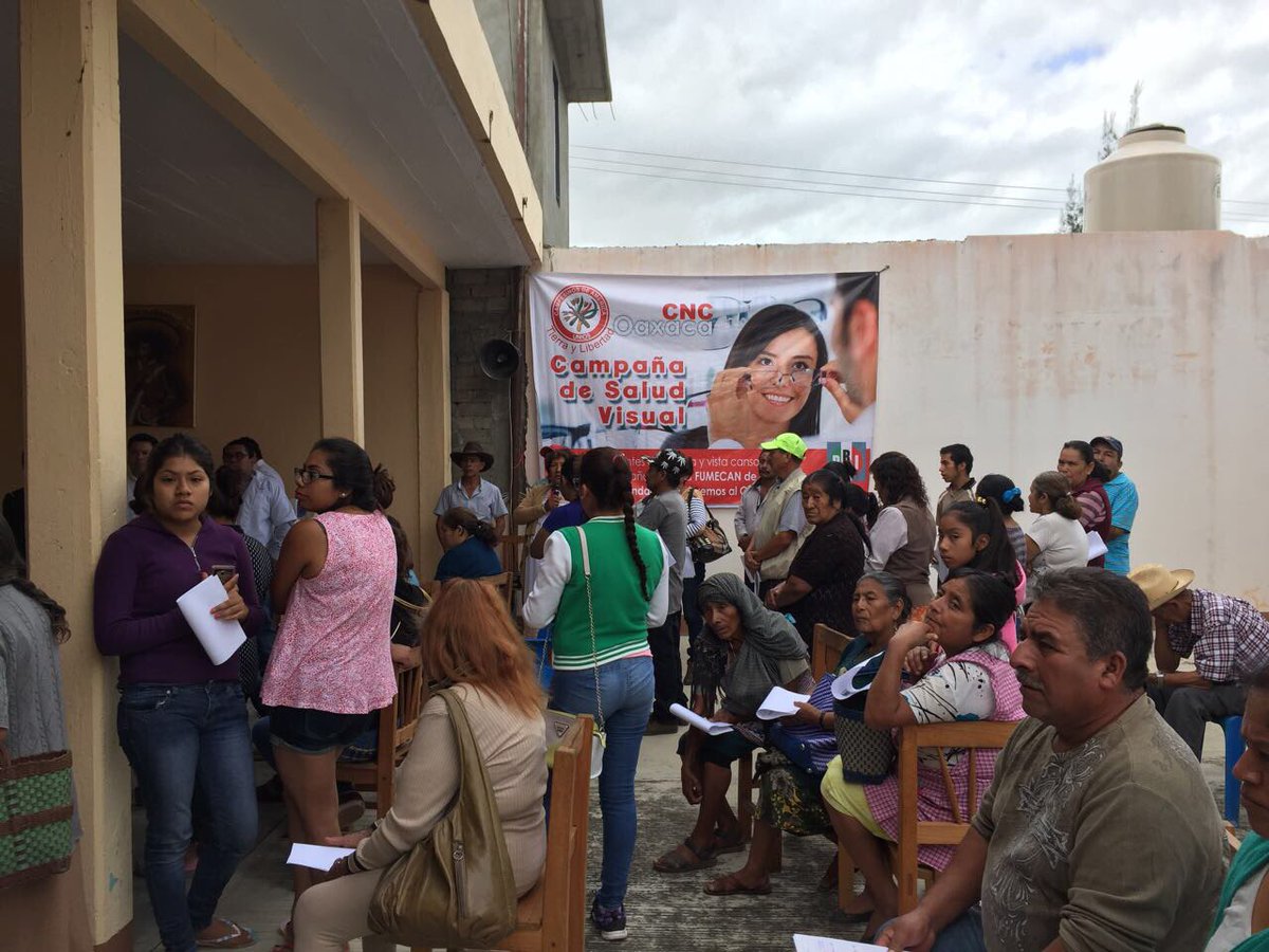 LiliaMendozaOax's tweet photo. Comenzamos las jornadas de la Campaña de Salud Visual de la @CNC_CEN , en diferentes regiones del Estado! #Oaxaca @alejandromurat  #Fumencam https://t.co/WxQDiFyYO0