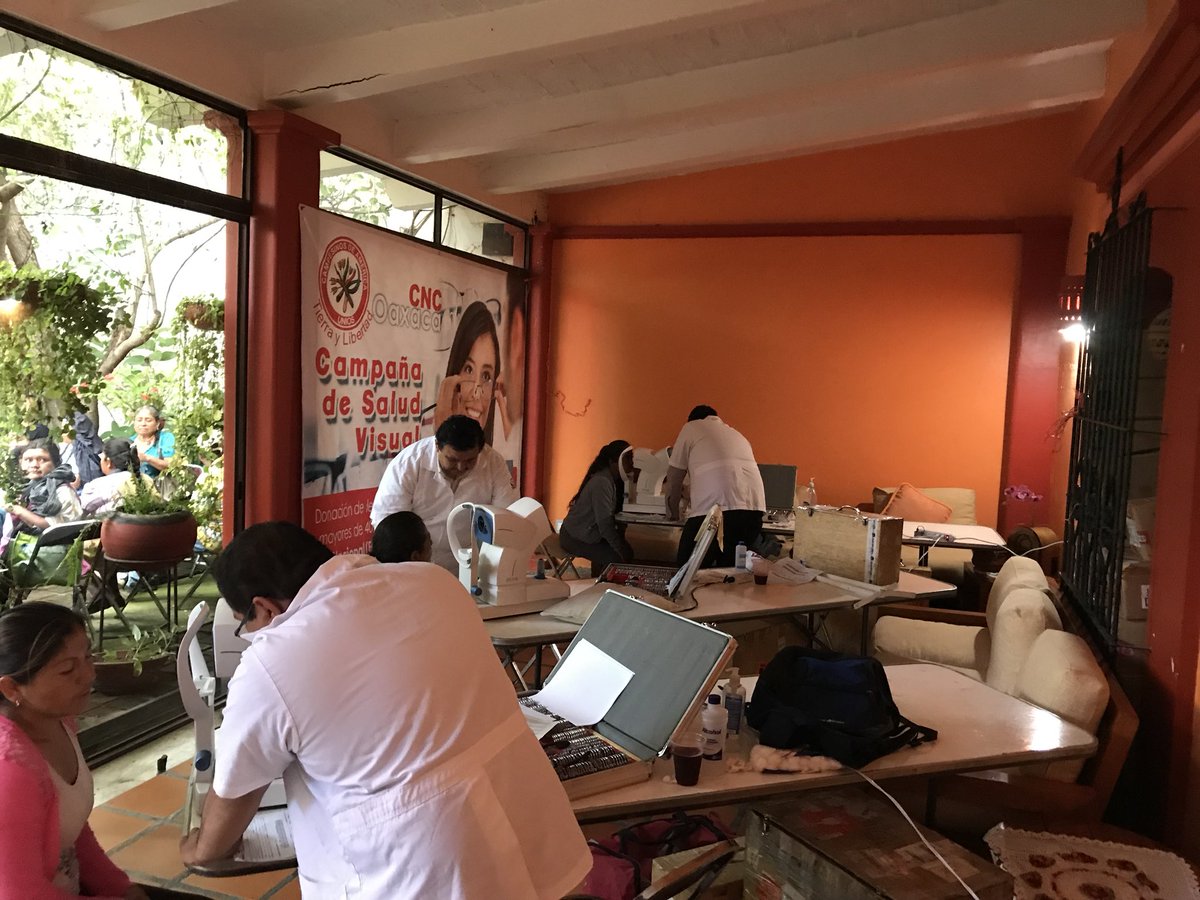LiliaMendozaOax's tweet photo. Comenzamos las jornadas de la Campaña de Salud Visual de la @CNC_CEN , en diferentes regiones del Estado! #Oaxaca @alejandromurat  #Fumencam https://t.co/WxQDiFyYO0