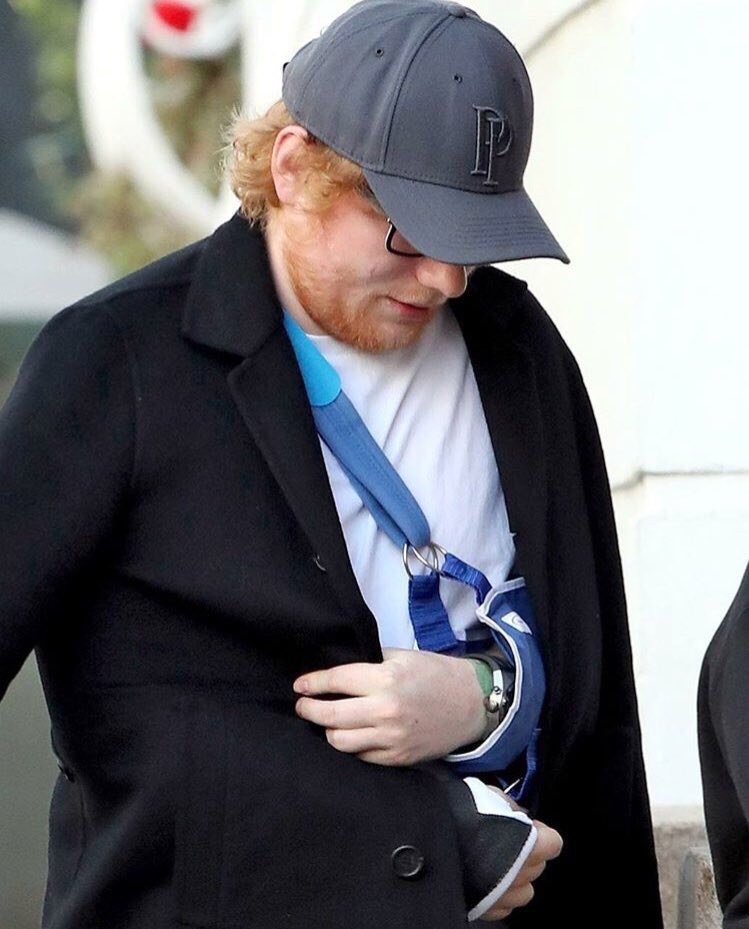 edsloudestcrowd's tweet photo. Mejórate pronto, estamos contigo Ed 😔😔💖💖
#GetWellSoonEd #SheeriosLoveEd https://t.co/nLEC2FrIzj