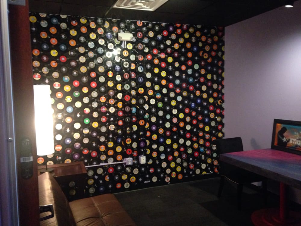 Peggy_Kilburn's tweet photo. Ambiance and hospitality @IndoNashville were PERFECT for the #iBAConf reception – especially enjoyed the curtain of vintage 45 platters :-) https://t.co/nS9cI3gldO