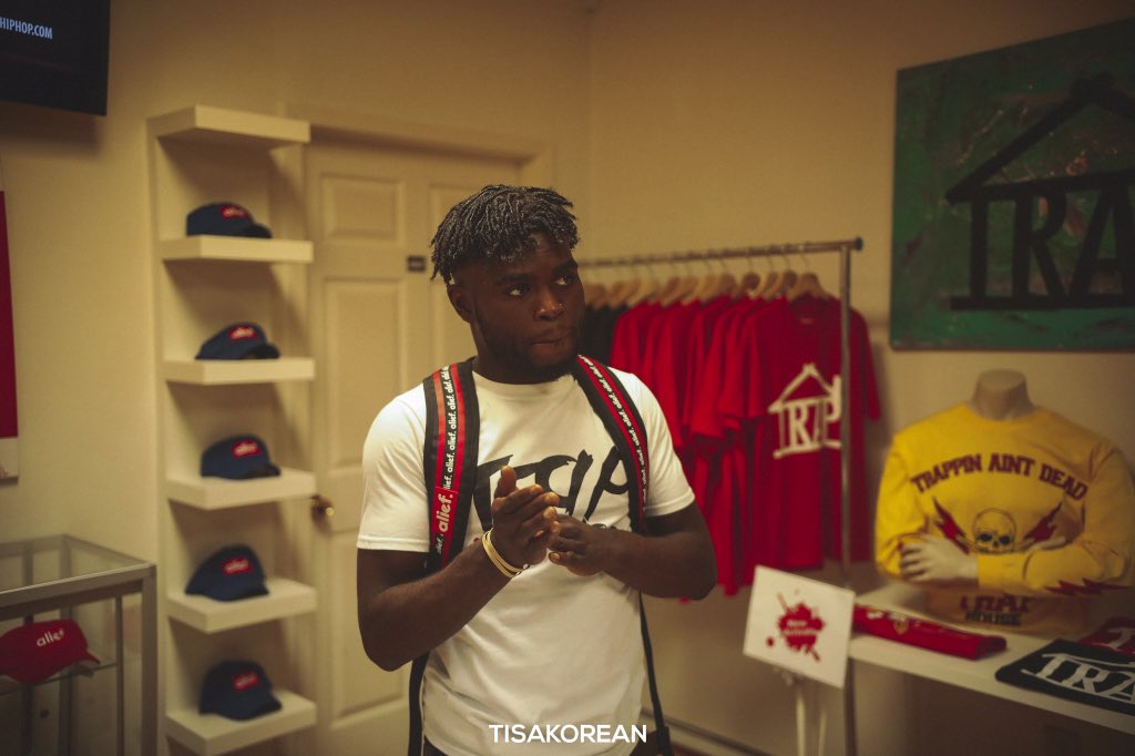 aliefstore's tweet photo. 🍎🌆🔥 @youngdeji_ x @tisakorean 📸wearing his classic #Trapservice tee w/ the #aliefbag which will be here December.. Come check us out https://t.co/x59ArjsXn5