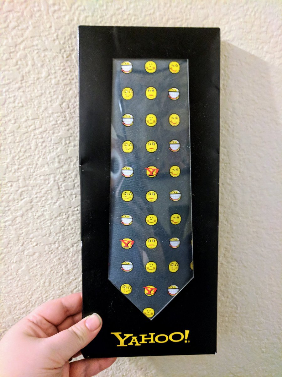 DoesitPew's tweet photo. Can you name the Product that this tie was made to promote and how old it is? @Yahoo @lazygamereviews #techthing #nerdhouse #vintage #yahoo https://t.co/TitlNe69dV