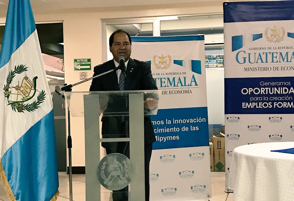 ForoEcc2017Comp's tweet photo. Vice @Ezrra_Israel en Conferencia de Prensa anuncia @HeroesFestGT 2017 el 10 y 11 de Noviembre. #Despega #HF2017
#CompetitividadECC2017 https://t.co/j3rtDzPc88