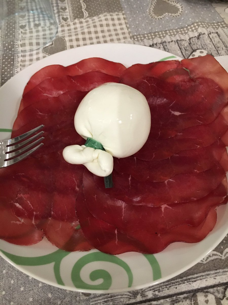 Laura_Dolfini85's tweet photo. Cenetta leggera, oggi a pranzo ho sgarrato un po' 😬

Io so come recuperare 😊

#buonappetito https://t.co/A2O67eovUt