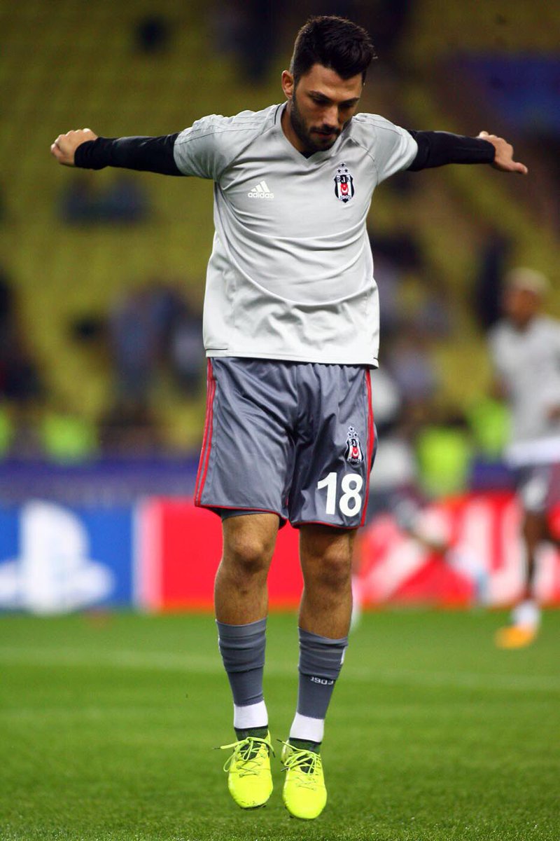 Besiktas's tweet photo. Haydi Beşiktaşım güldür yüzümüzü #Beşiktaş #UCL 💪 https://t.co/dr4ubBOs4z