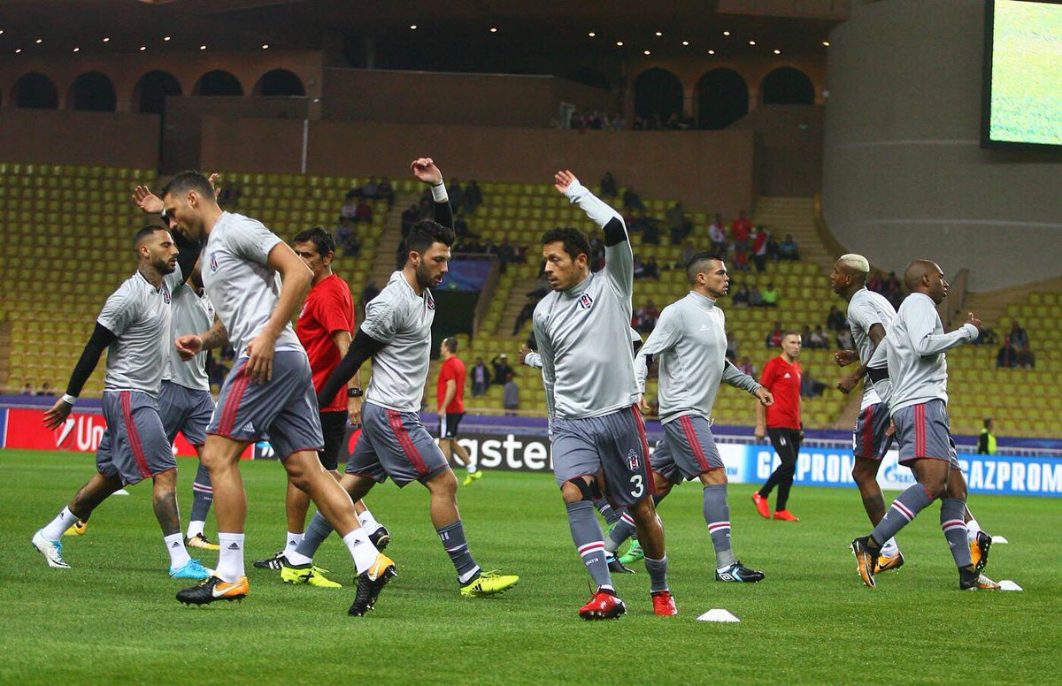 Besiktas's tweet photo. Haydi Beşiktaşım güldür yüzümüzü #Beşiktaş #UCL 💪 https://t.co/dr4ubBOs4z