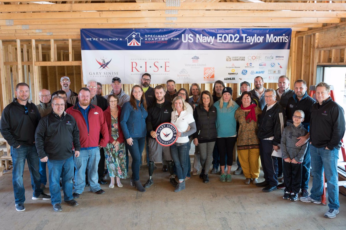 GarySiniseFound's tweet photo. #GarySiniseFoundation #WallsofHonor today for U.S. Navy EOD2 Taylor Morris (Ret.) More photos here: https://t.co/embWXJ5JZY https://t.co/XdxX2q59nz