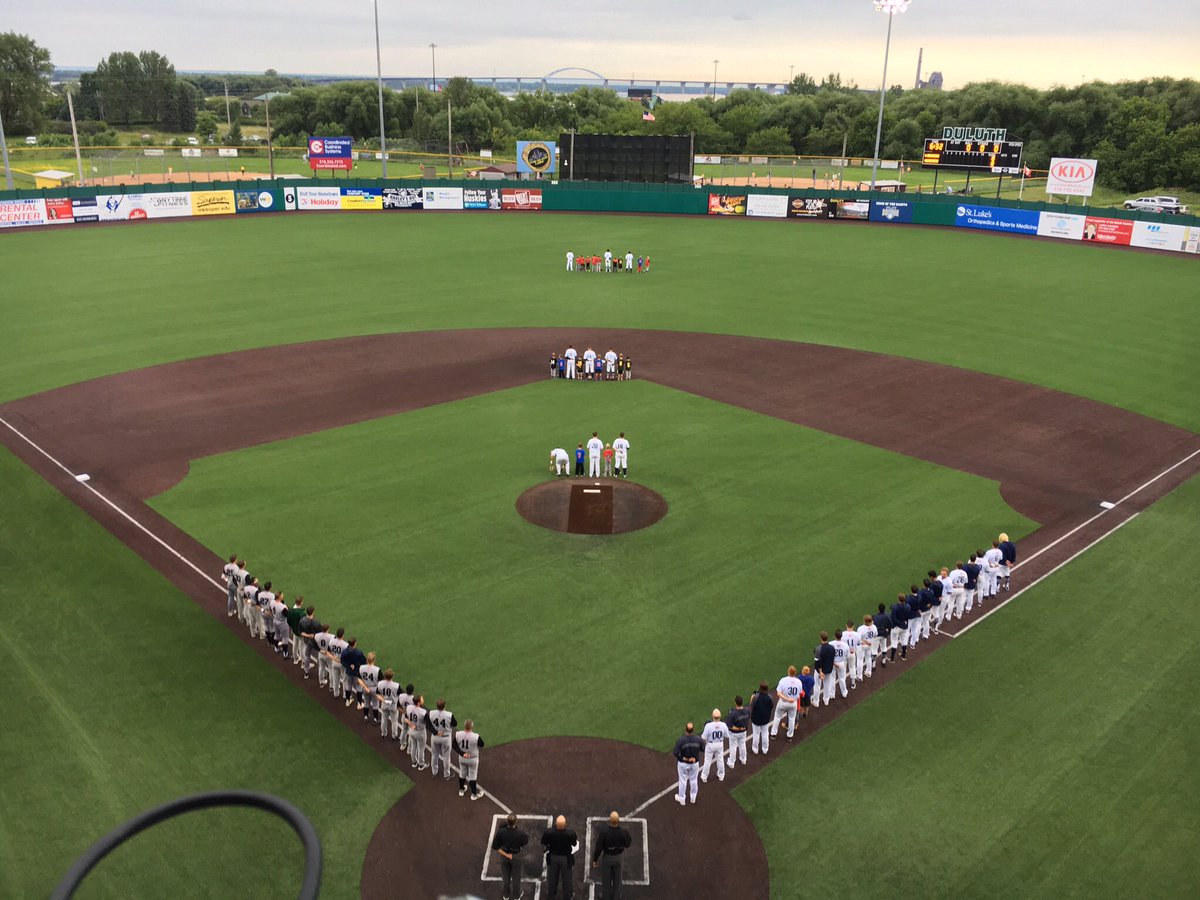 rosvo023's tweet photo. This picture was taken this summer at one of the Duluth Huskies games at Wade stadium! Enjoying warm weather &amp; baseball! #UMDJour https://t.co/SYzz9eRMig
