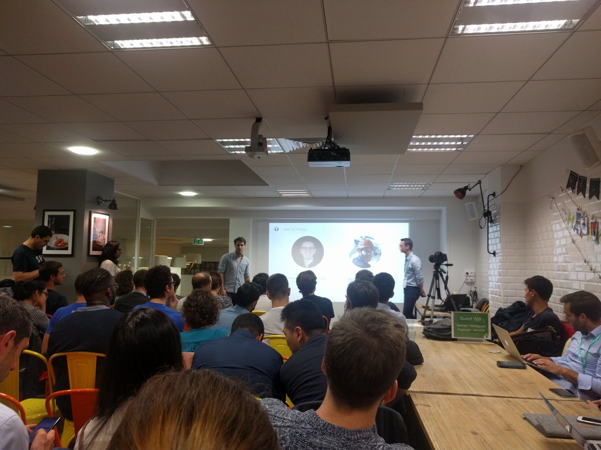 klessou's tweet photo. Présentation du search mobile chez @LaFourchetteMmm avec @InnoThiga #universallink #instantapp #appindexing ... https://t.co/yc2QYatcvE