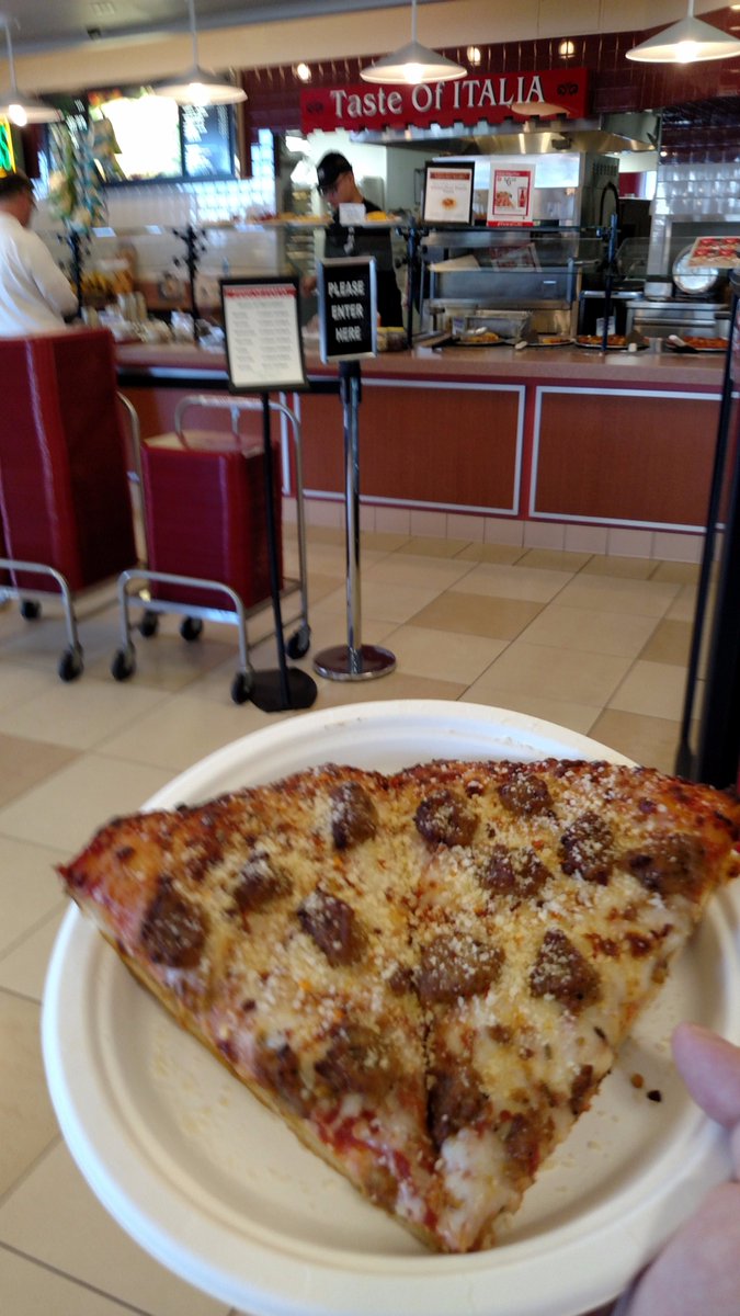 kodey_weis's tweet photo. The #UMD foodcourt is great for getting tasty food when in a rush with school work. Today I went to Taste of Italia. #UMDJour https://t.co/PXUmSiHA9F