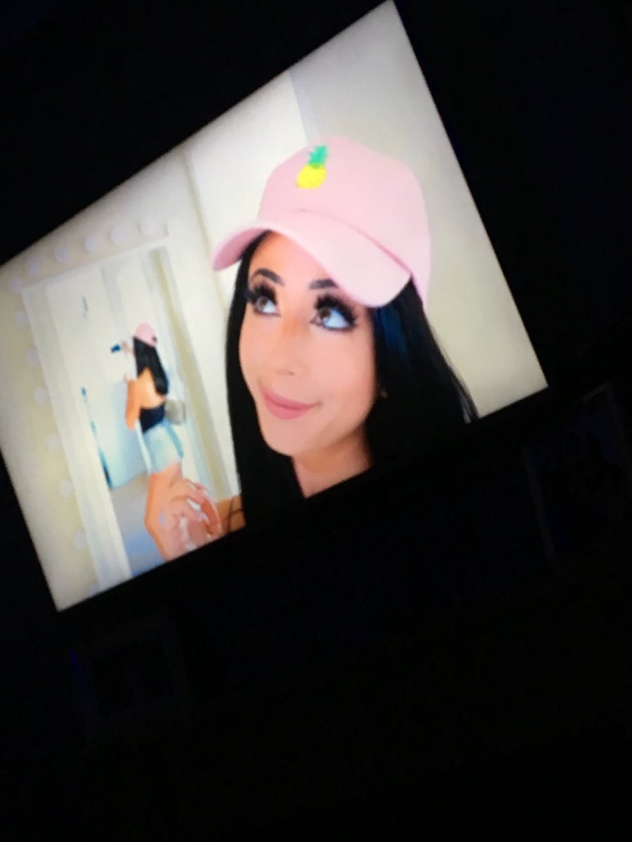 angeleyaife's tweet photo. Orrrr @AmberScholl rocking @Its_Ricco_tho #lastfammerch WHAT?!๐ #amberscholl #papiricco #lastfam i love you both๐๐โค๏ธ https://t.co/ETMYP7evkT