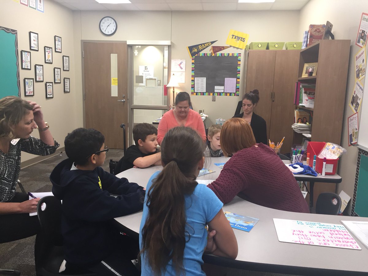 CarlynnBriley's tweet photo. Another great day of work at the GR table. Making decisions that move readers to independence. #teachingdecisions @Dozier_Elem @Griffith4R https://t.co/5G1gFPg4ov