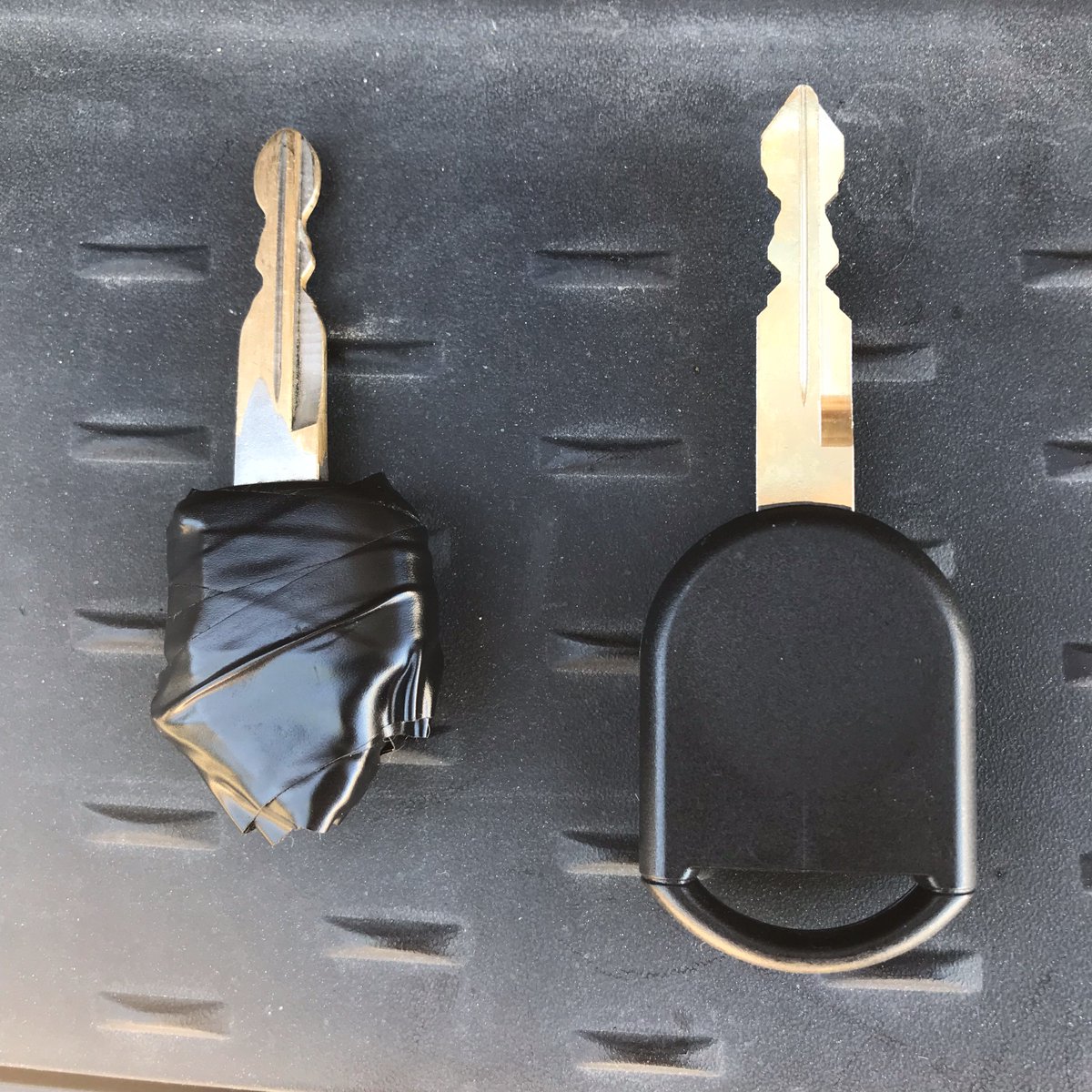 AutoTechElec's tweet photo. Key won’t open the vehicle?!😬 Don’t wait this long, 🤓 we can help! 😎👍🏻give us a call! #keys #wornoutkeys #laserkey #keycutting #programming https://t.co/DkTcCBuaJB
