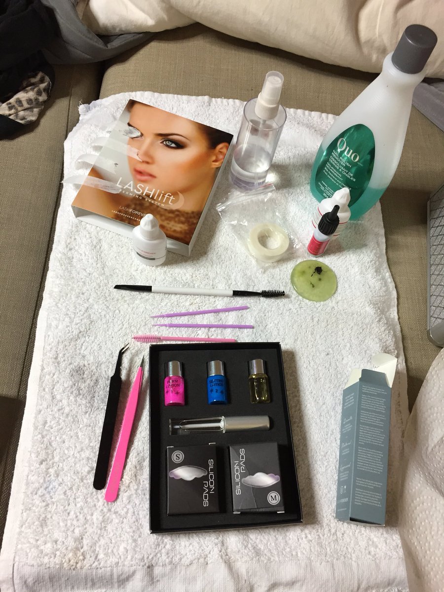 Malakmua's tweet photo. My mini setup at home for #lashliftnmascara session! Getting my friends glammed lol to get certified #lashforever #parkdale https://t.co/2WmWXvdPI8