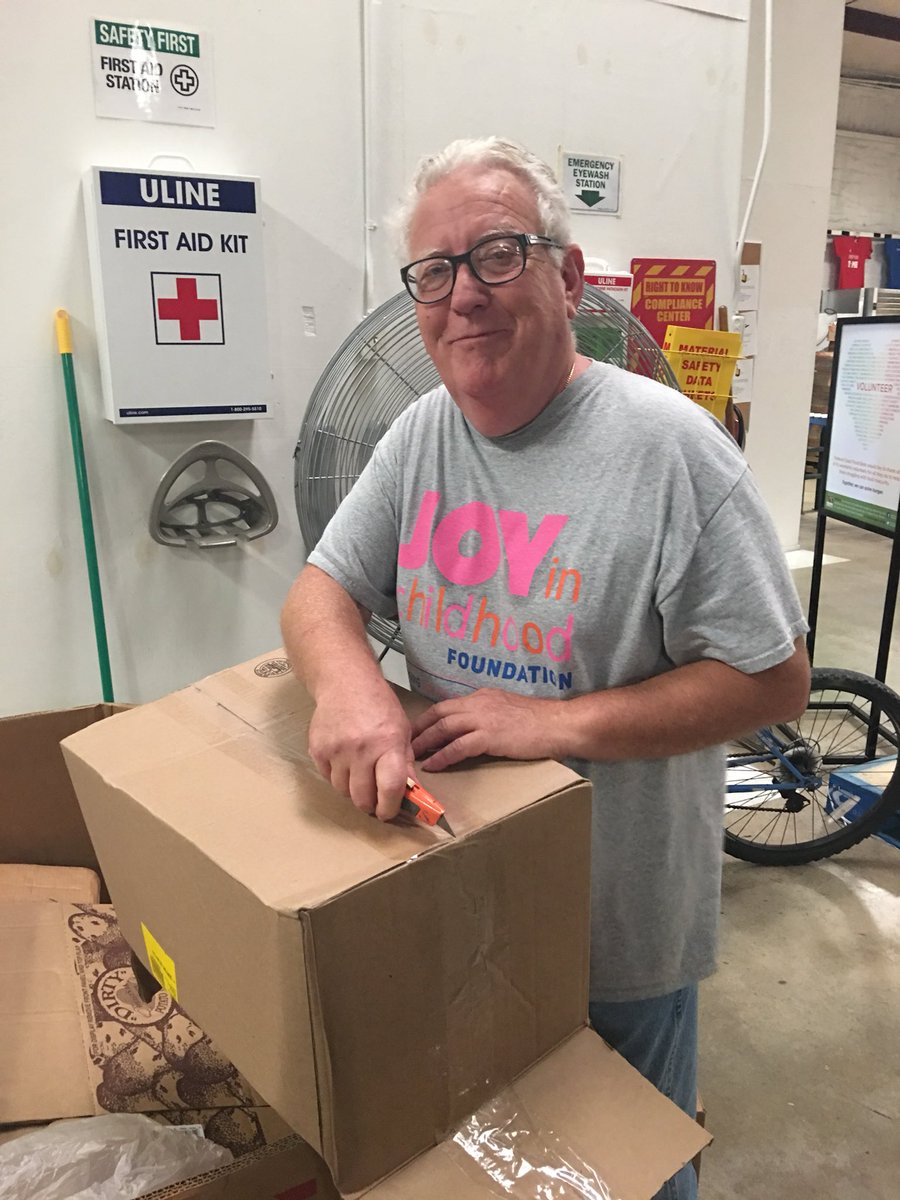 tcfoodbank's tweet photo. Thank you @DDSoFla for volunteering and including #tcfoodbank in your #weekofjoy #joyinchildhoodfoundation #Dunkinbrands https://t.co/TyoVQxdaWo