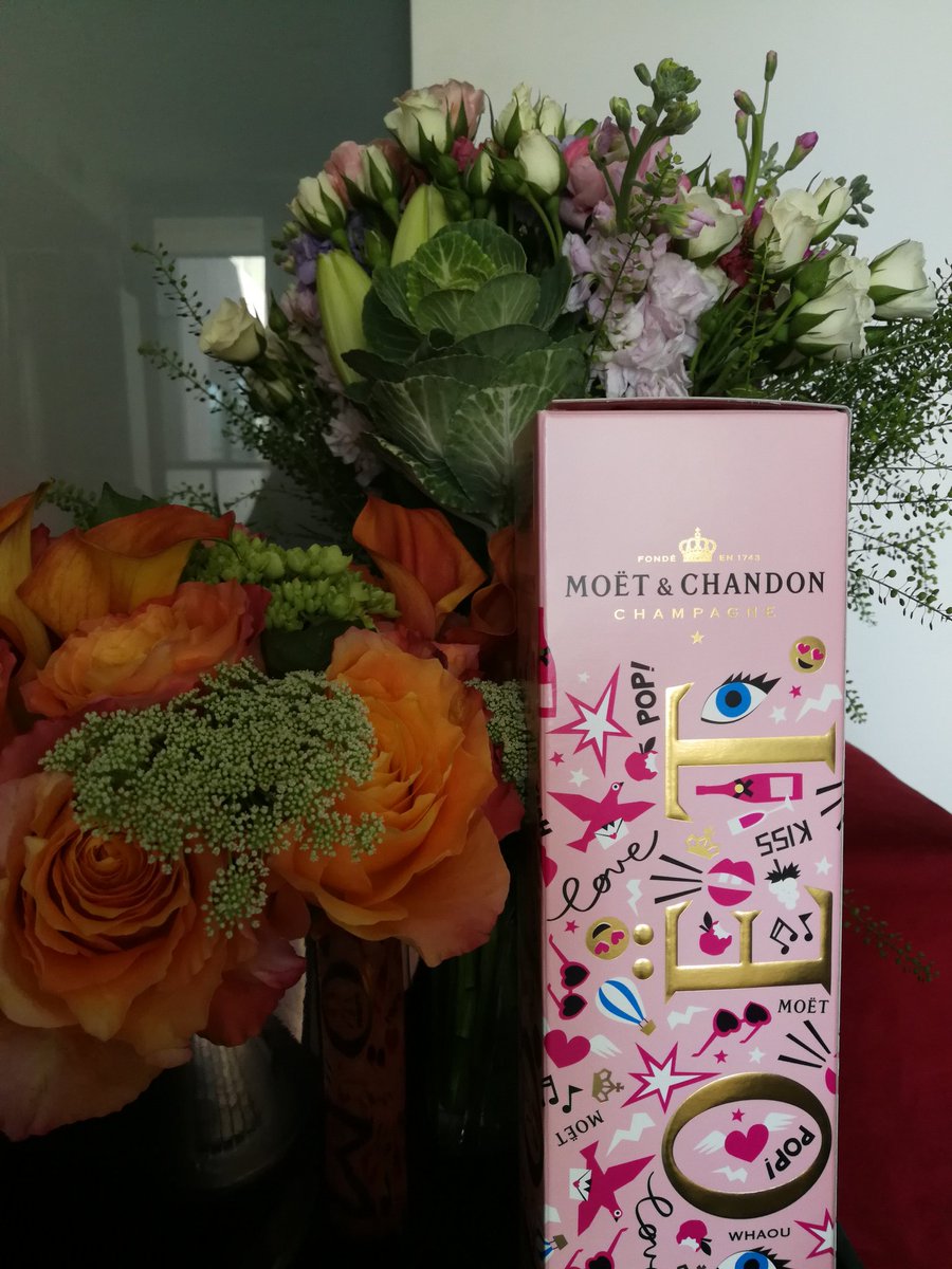 dothedaniel's tweet image. Thank you to the team at @PRMediumRare for the beautiful bottle of @MoetUSA 😍 #BirthdayBoy #Spoiled